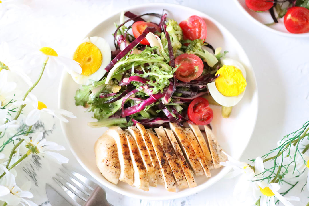 香煎鸡胸肉沙拉的做法