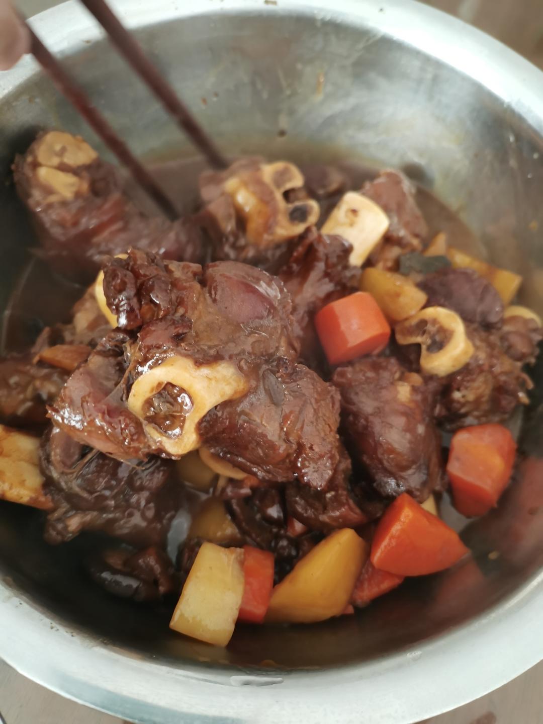 胡萝卜炖羊腿
