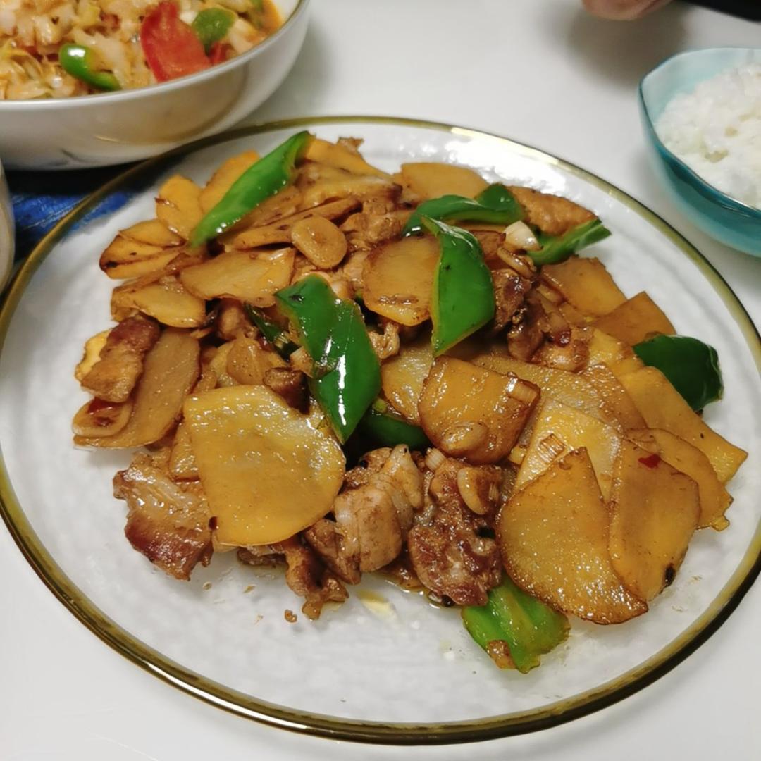 姜丝儿可乐姜做的五花肉干煎土豆