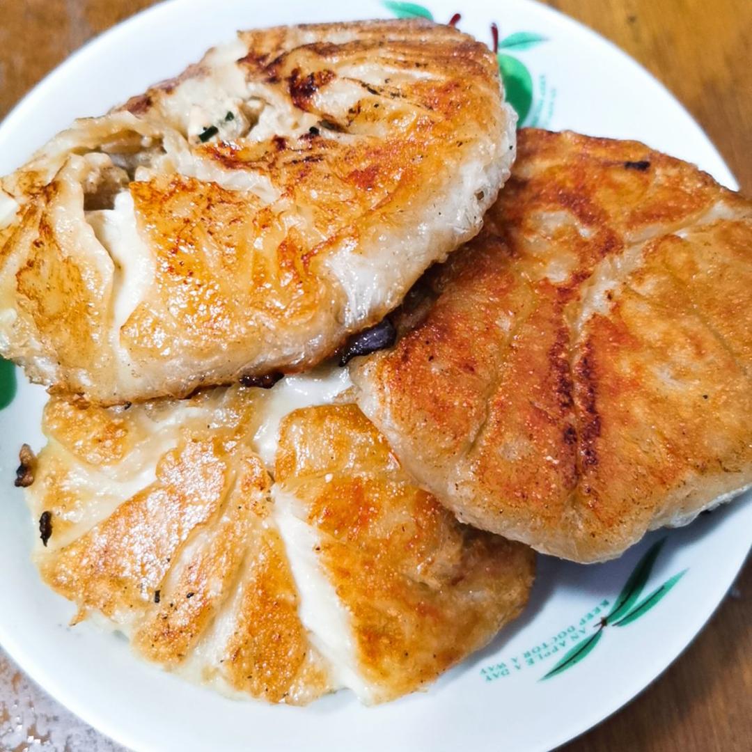 🍕懒人香酥鸡肉饼
      皮薄馅大又多汁
