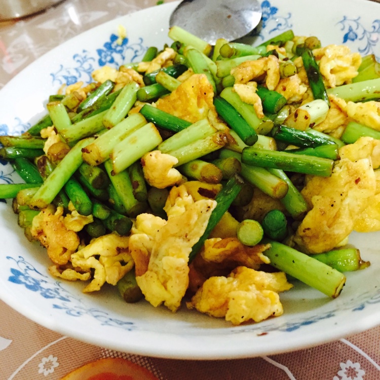 蒜苗炒鸡蛋