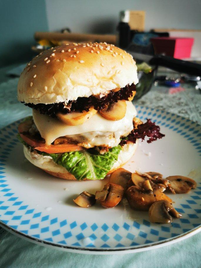 洋葱牛肉汉堡 Beef Hamburger with Fried Onions
