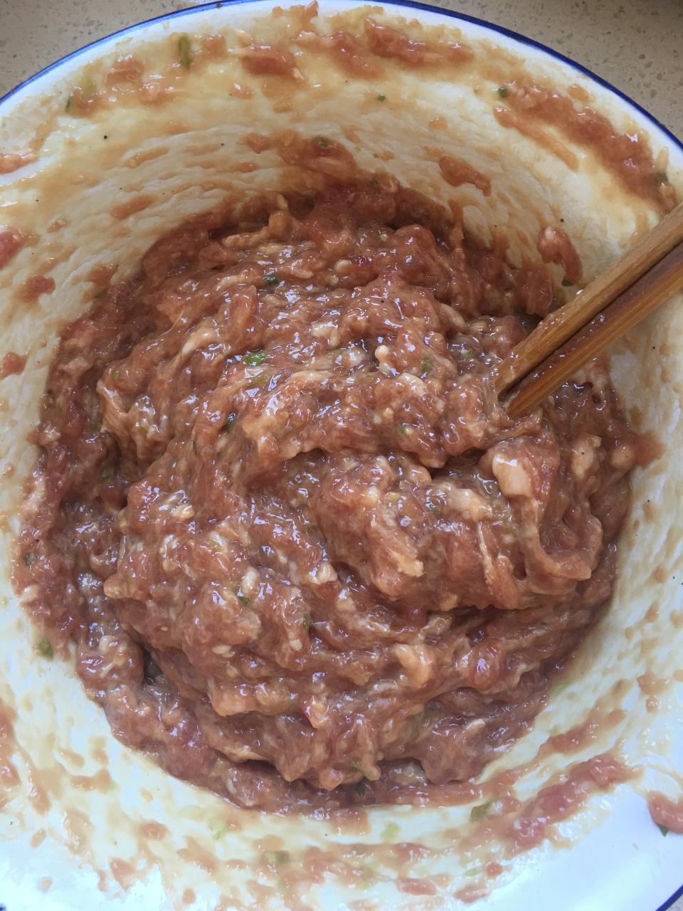 肉馅「丸子，馄饨馅，饺子陷」