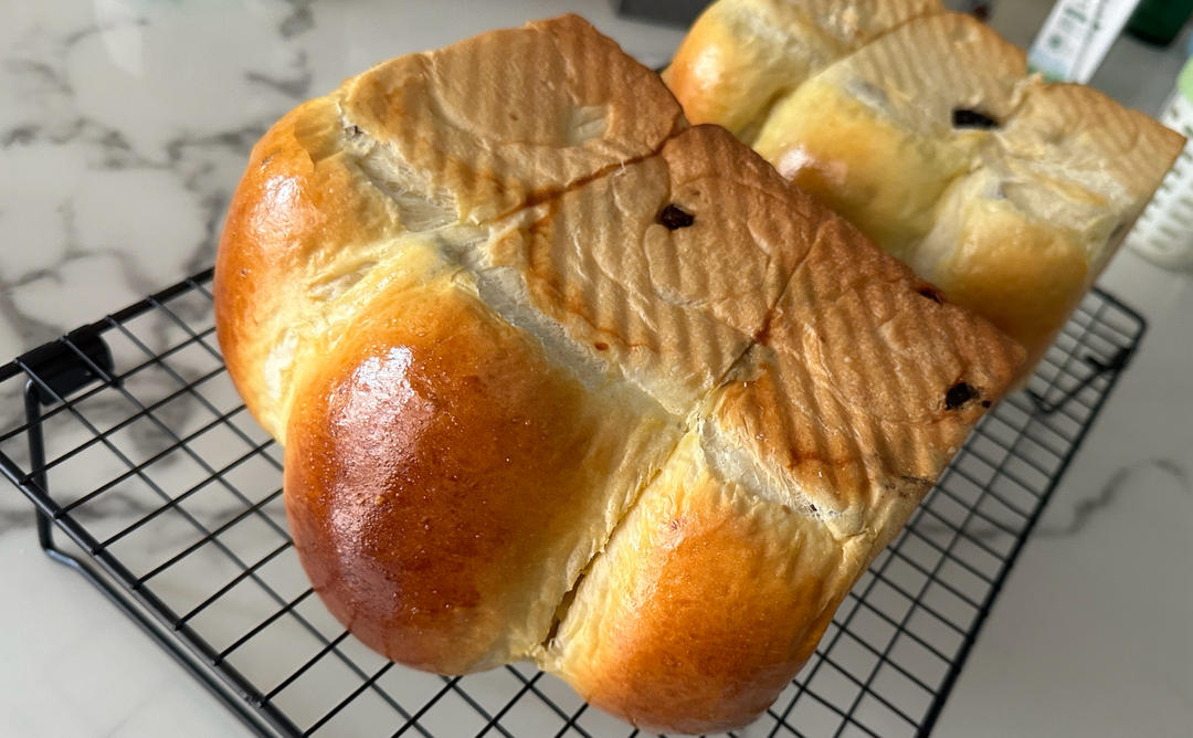 液种法鲜奶提子吐司，用面包机做的太好吃了！