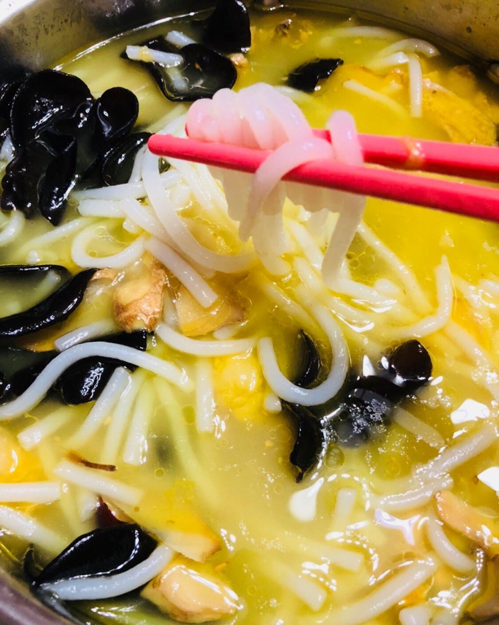 月婆鸡汤河粉／濑粉