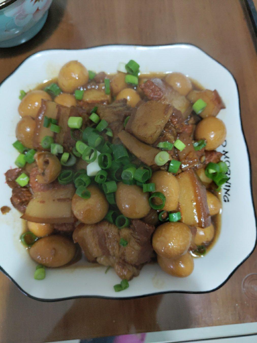 不放油的红烧肉+鹌鹑蛋
