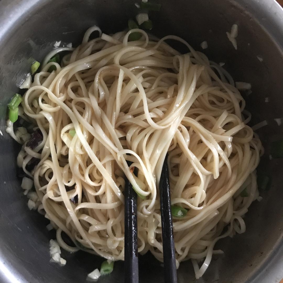 超简单的酸辣凉拌面