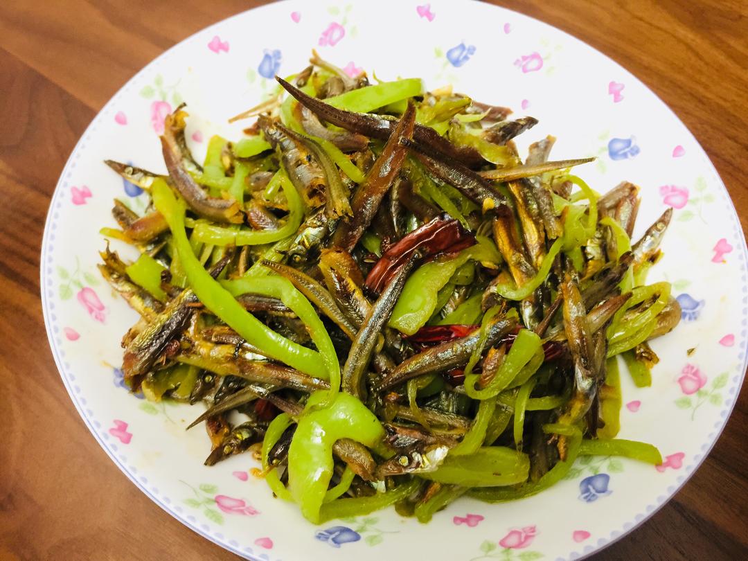 下酒菜尖椒炒干银鱼