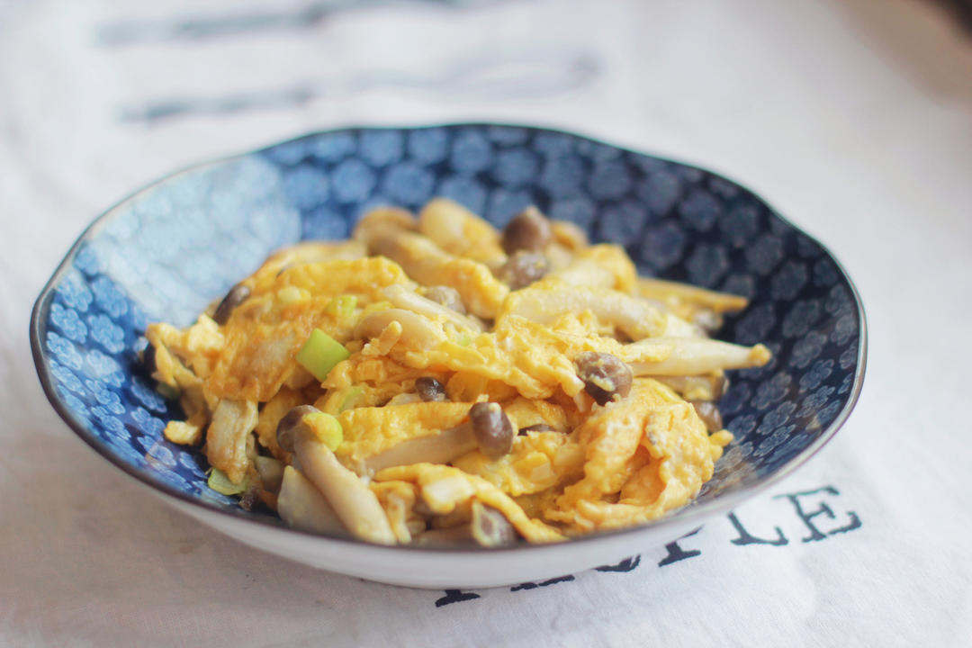 蟹味菇炒鸡蛋