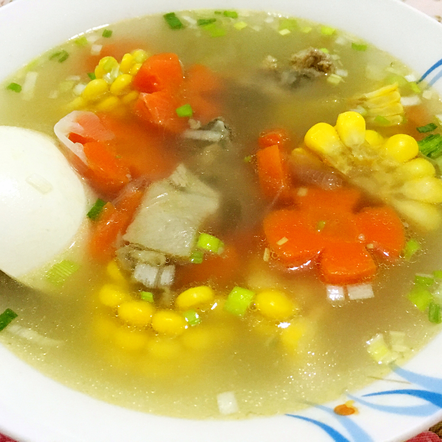 胡萝卜玉米排骨汤
