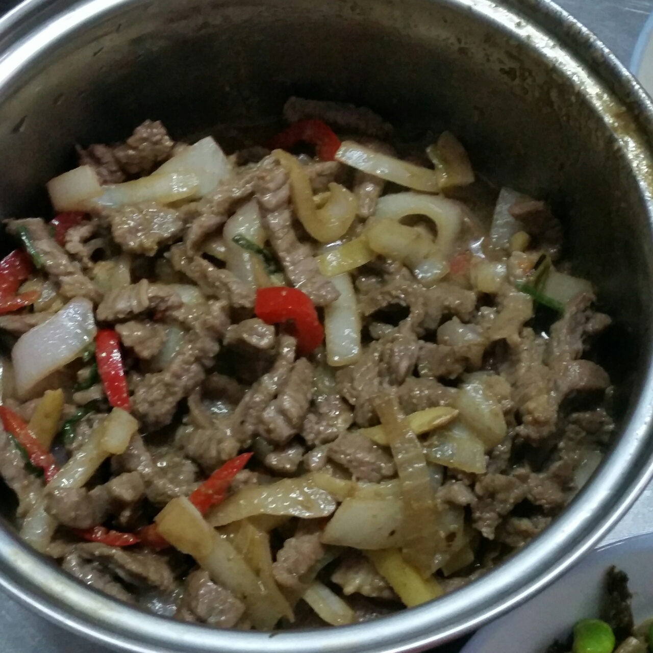 孜然洋葱炒牛肉粒