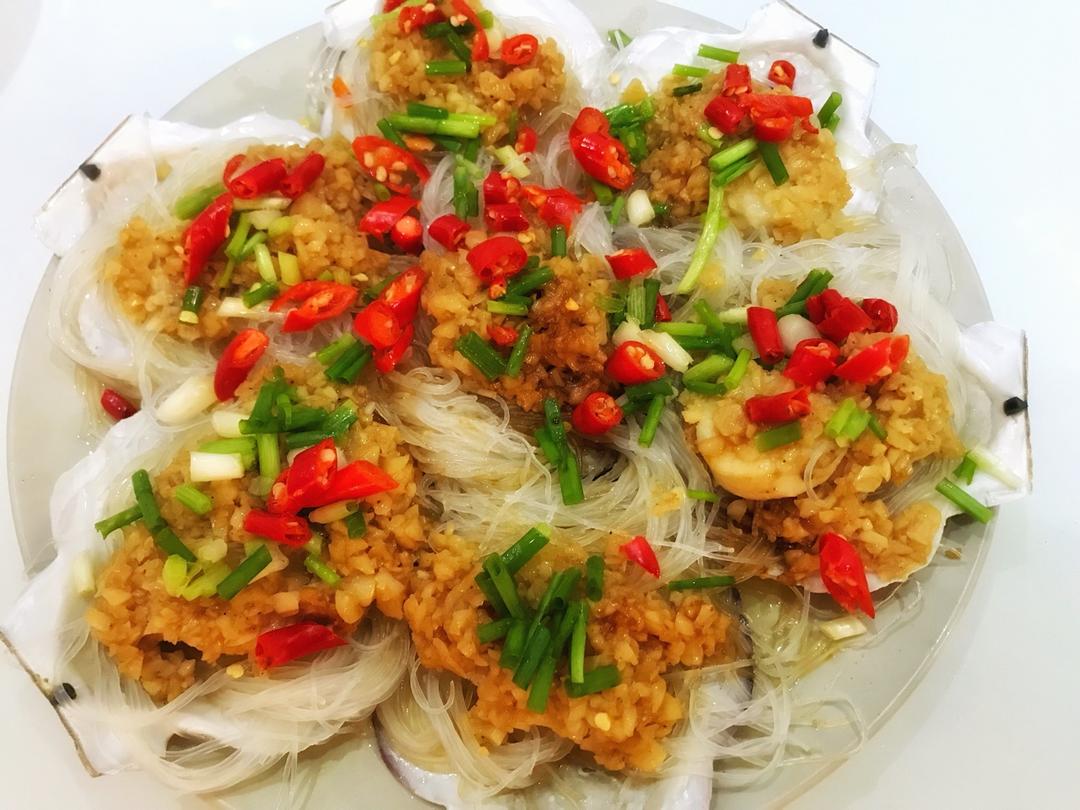 鲜甜的滋味，蒜蓉蒸扇贝