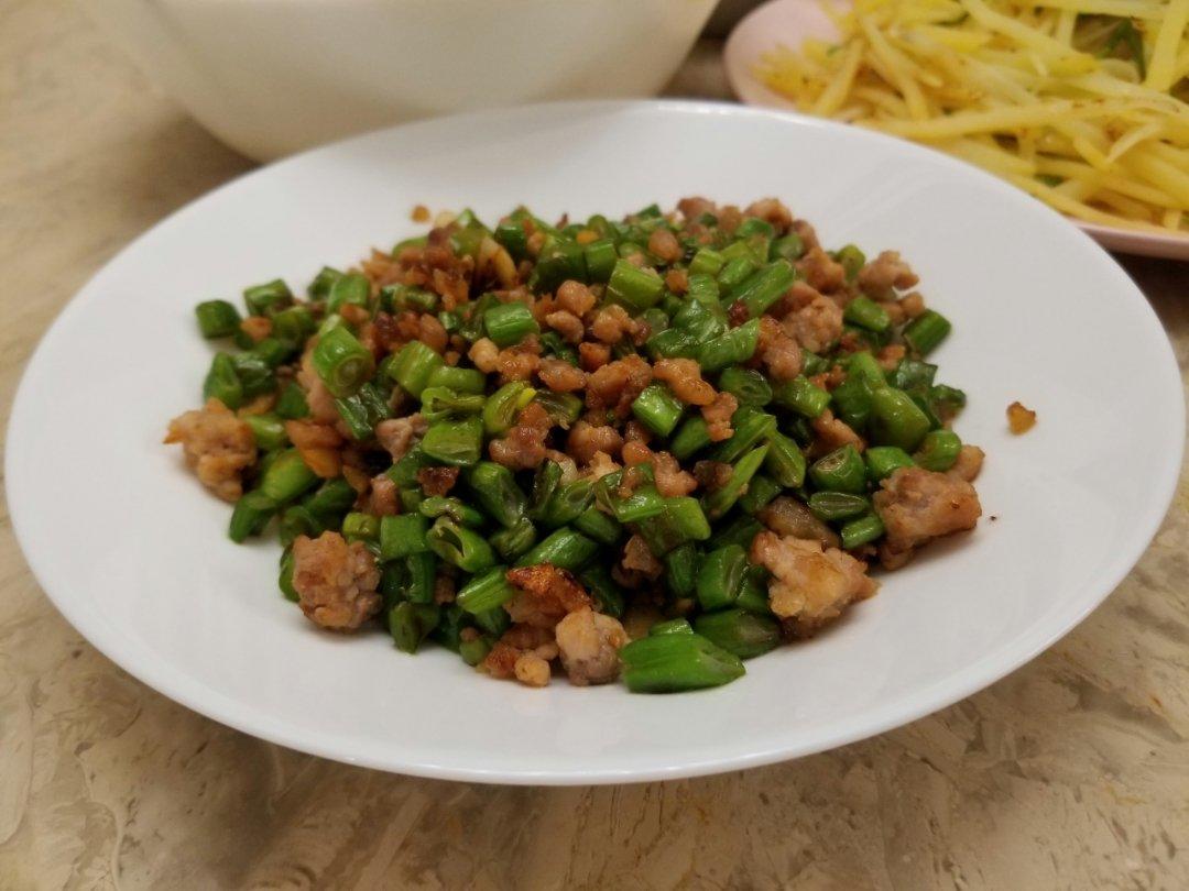 儿子能吃满满一碗饭的肉末豆角