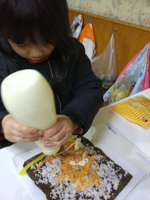 幼儿园小朋友教你做寿司的做法 步骤6