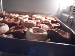 烤蘑菇✨无油健康又鲜脆の烤箱菜的做法 步骤2