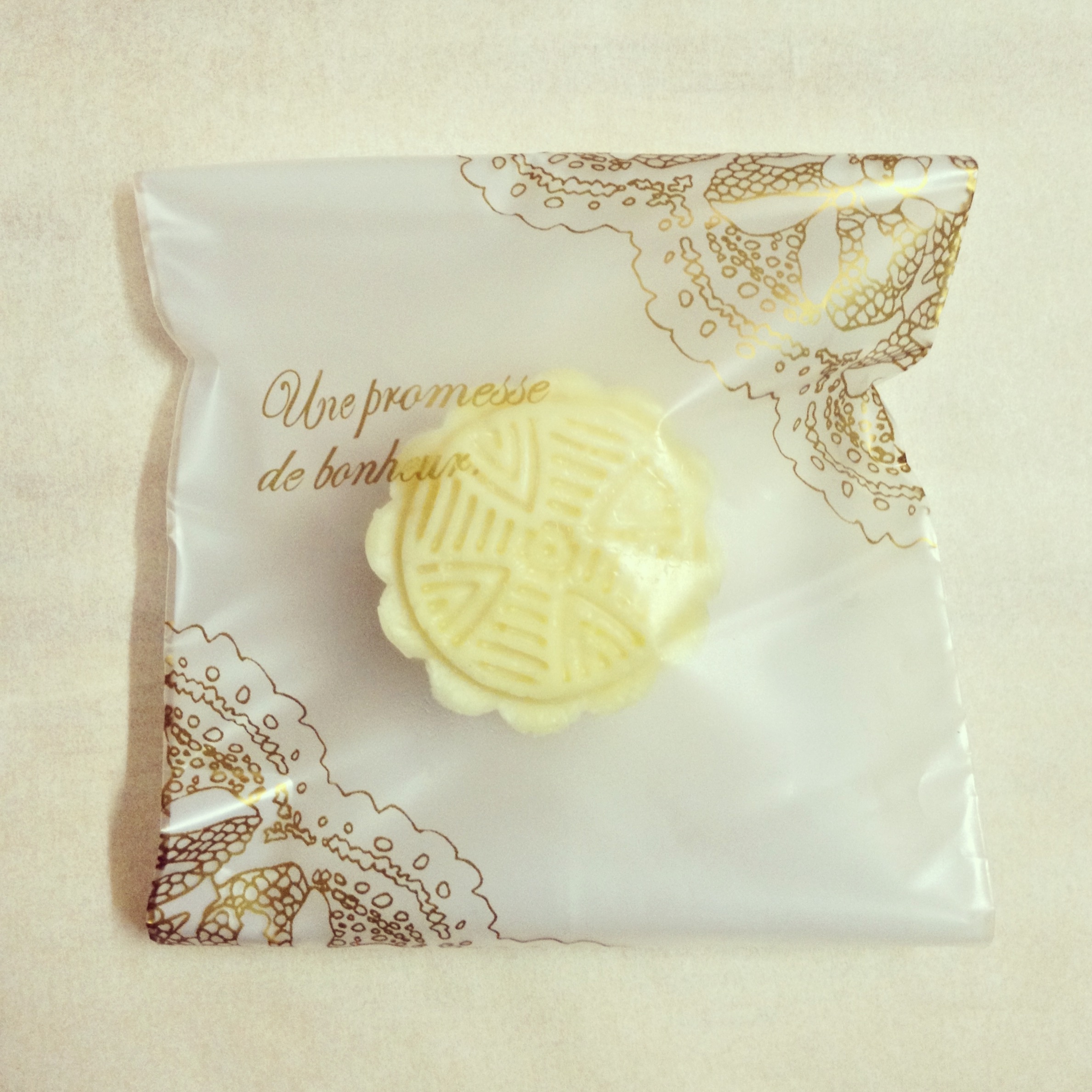 椰香芝士奶黄冰皮月饼