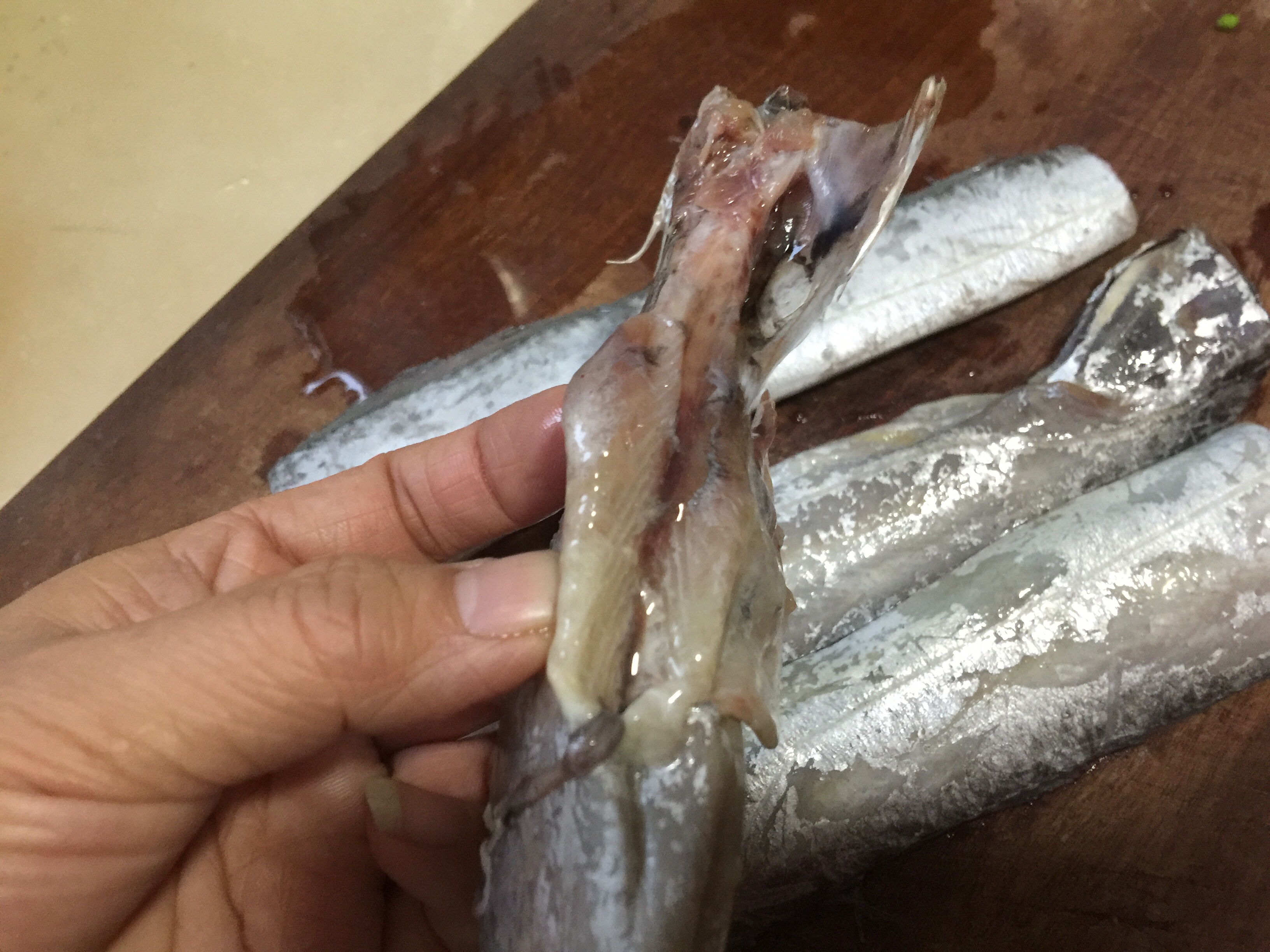 零厨艺👉香煎带鱼的做法 步骤2