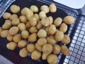 酱焖小土豆的做法 步骤3
