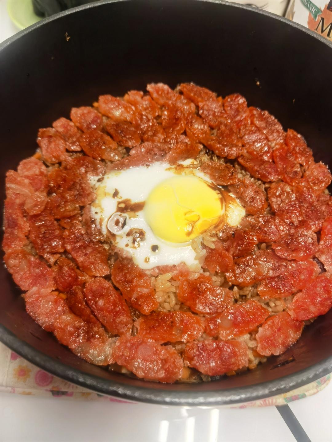铸铁锅腊肠煲仔饭