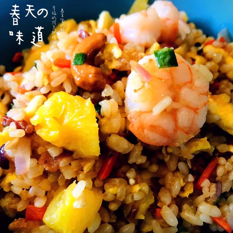 菠萝海鲜蛋炒饭