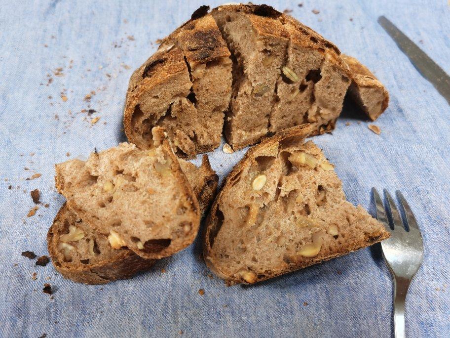 天然酵种肉桂葡萄干核桃欧包（附处理湿面团方法）