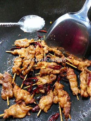 称霸夏日夜宵的江湖头牌外酥里嫩茴香孜然牙签牛肉的做法 步骤8