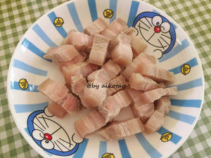 油豆腐烧回锅肉的做法 步骤1