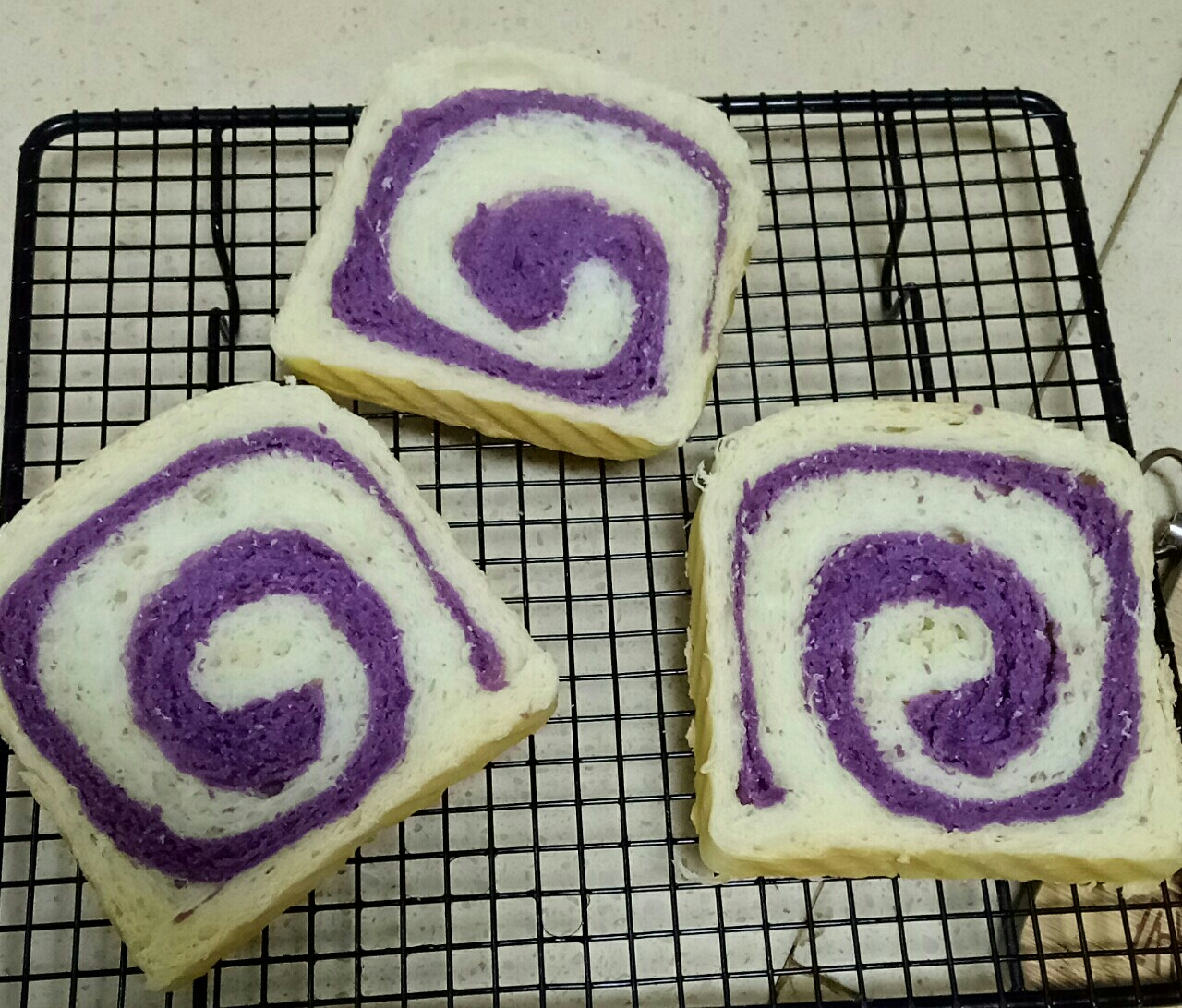 一次发酵的紫紫紫薯吐司