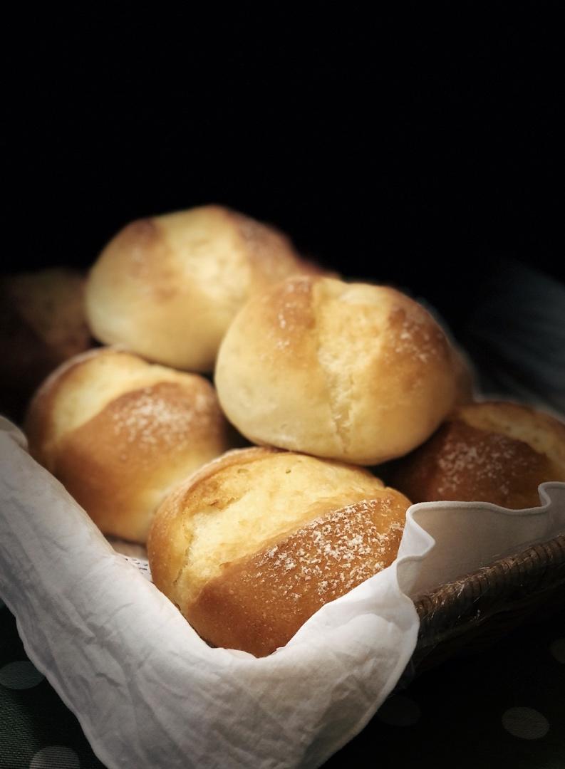 谢雯做的外脆里软的法式餐前小面包