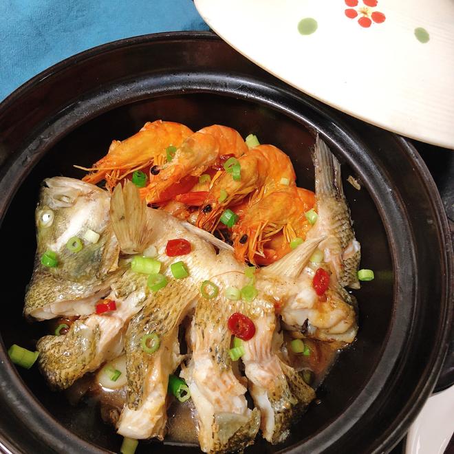 砂锅鲈鱼-大菜也可以这么简单！的做法