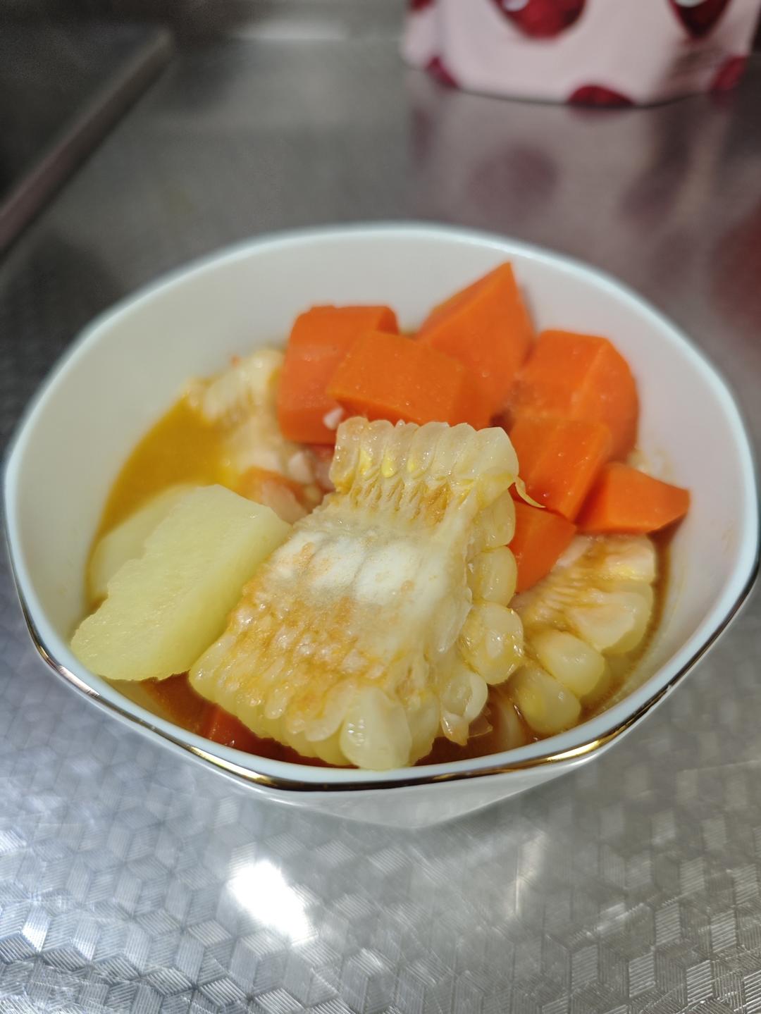 土豆胡萝卜玉米养生汤