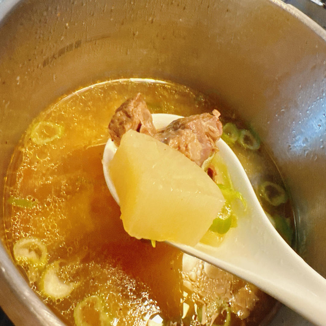 冬日限定——清炖萝卜牛腩（照例附蘸料）