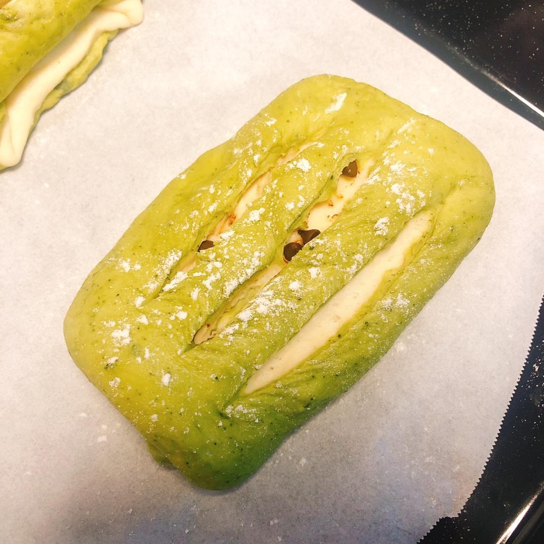抹茶双色哈斯面包，红豆欧包