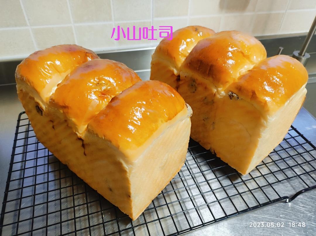 我最近每天做一个的葡萄干吐司，真的超松软好吃！