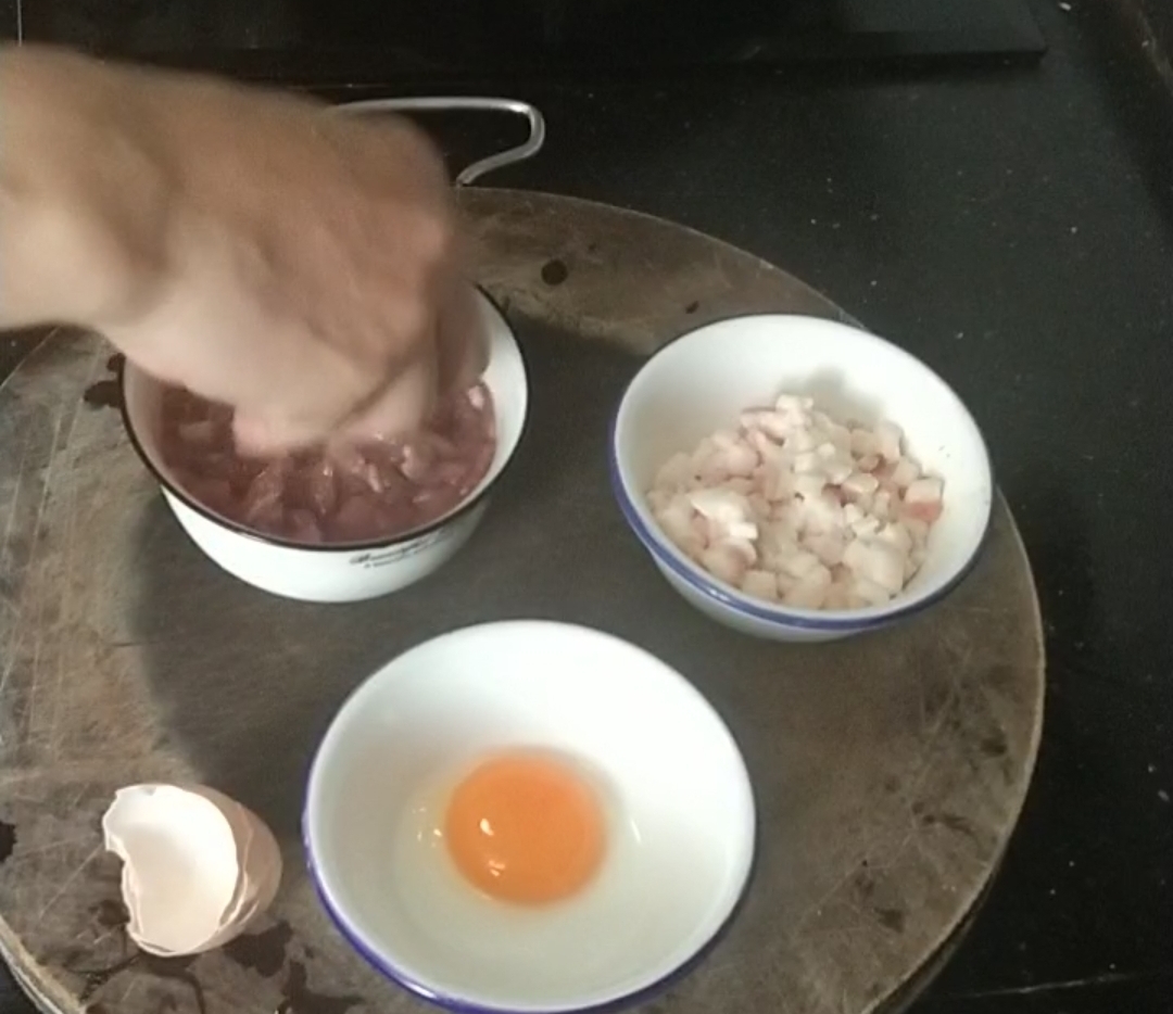 速冻香菇酱肉包子的做法的做法 步骤2