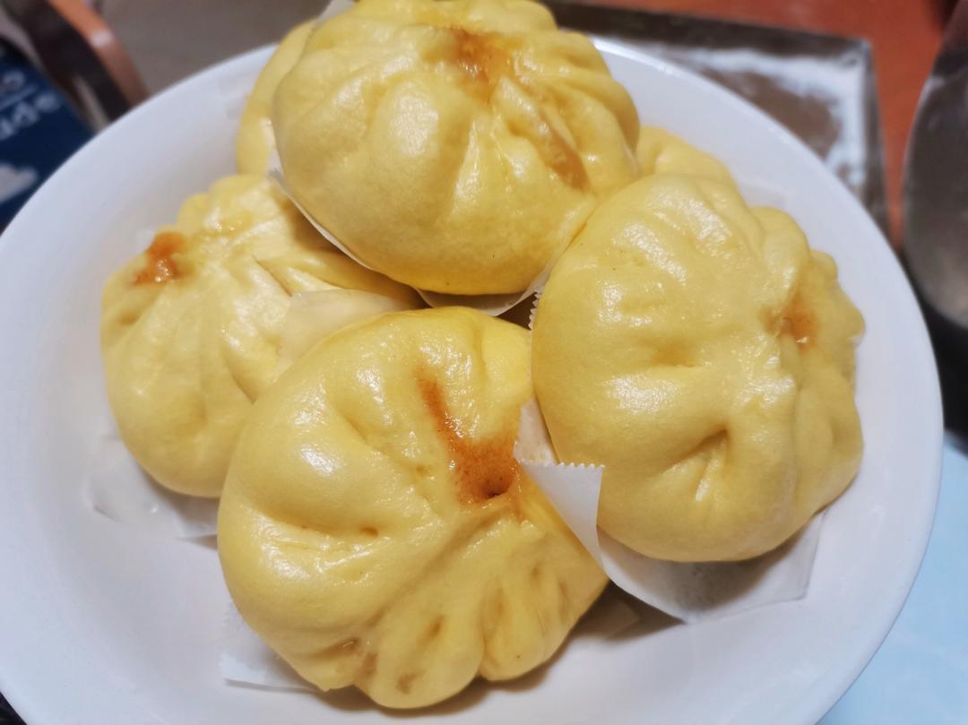 云朵般松软爆浆蜜汁叉烧包