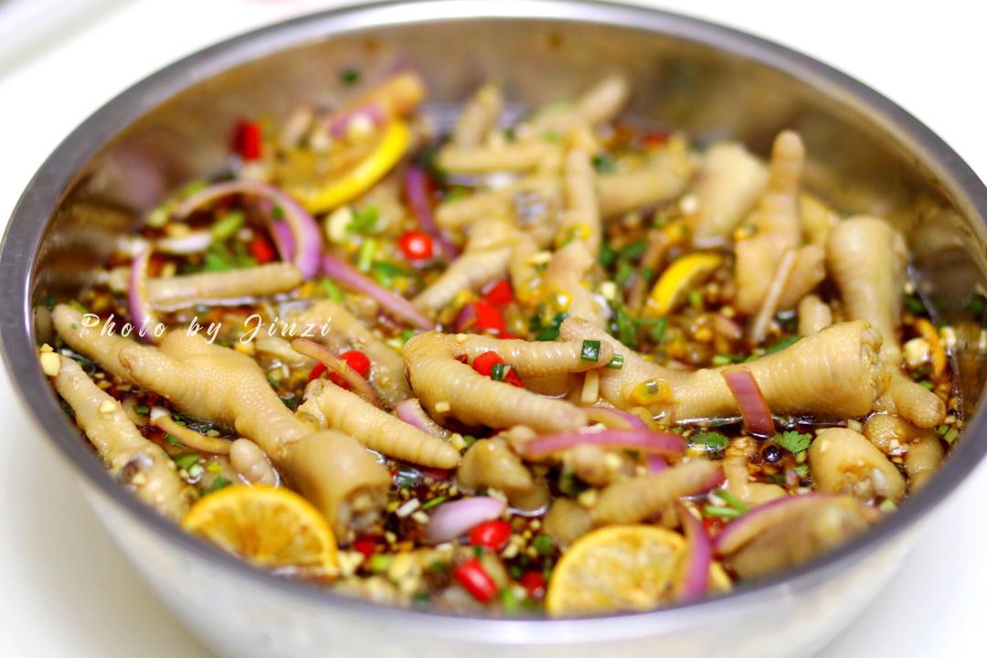 啃起来超过瘾的百香果柠檬泡鸡爪