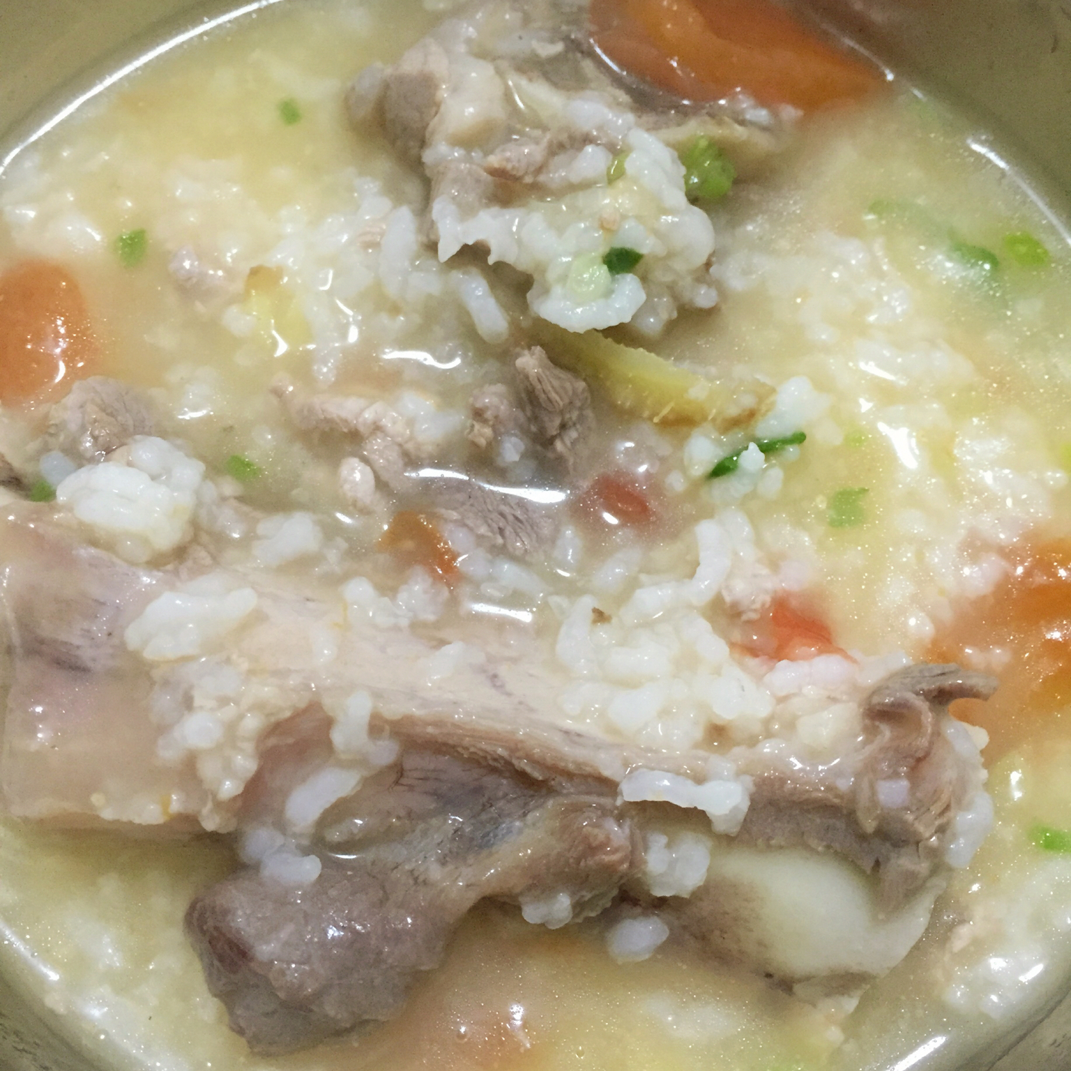 上官溪儿做的筒骨粥