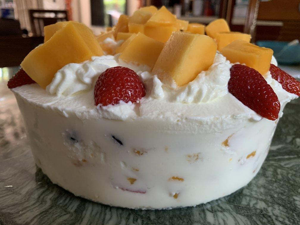 榴莲流心芒果酸奶慕斯6寸