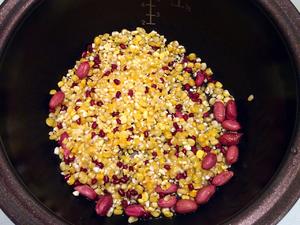 东北苞米碴子粥的做法 步骤1