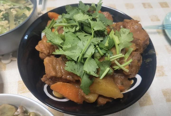 土豆焖牛腩