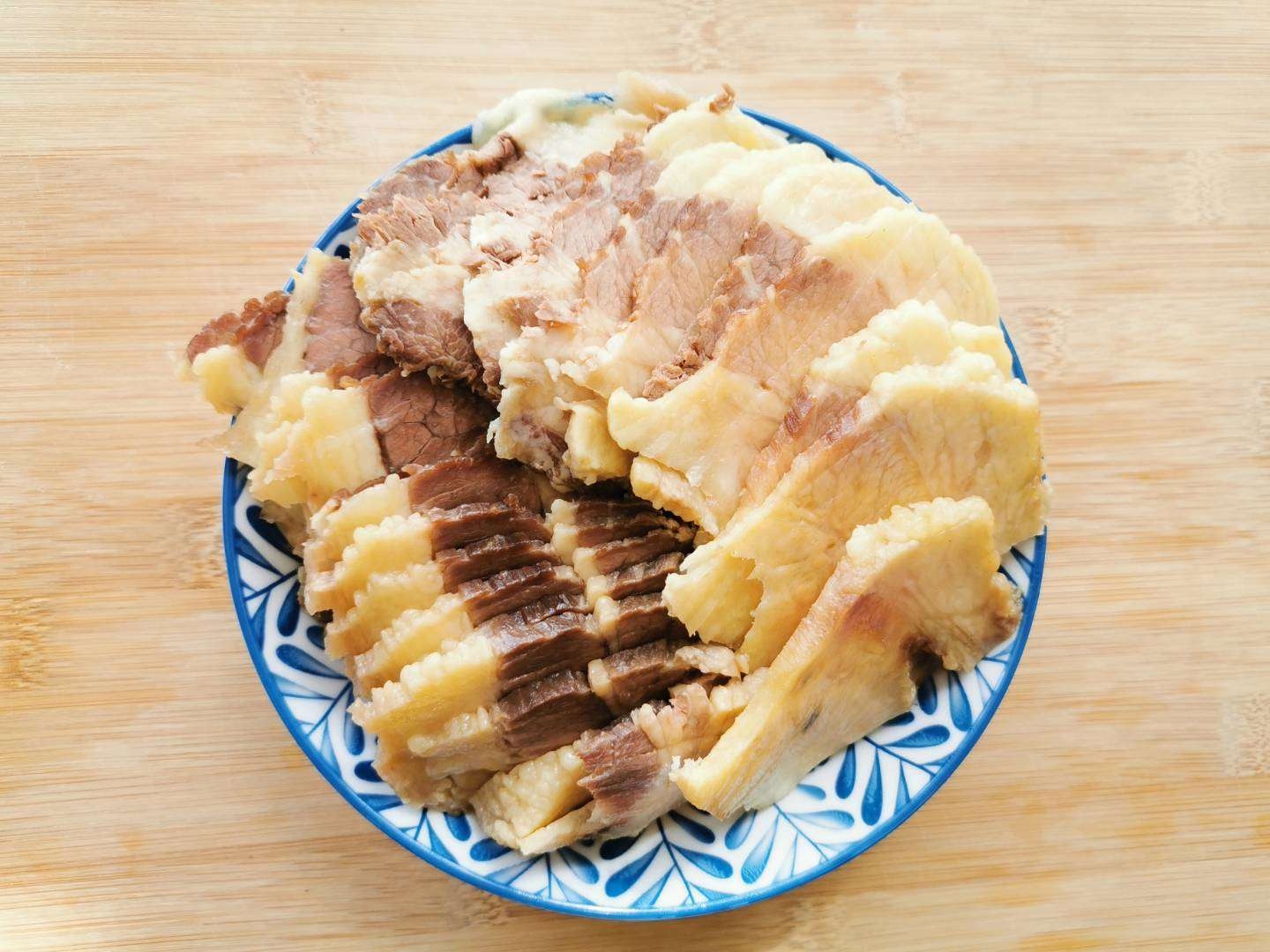 云南回民传统美食牛肉冷片的做法 步骤7