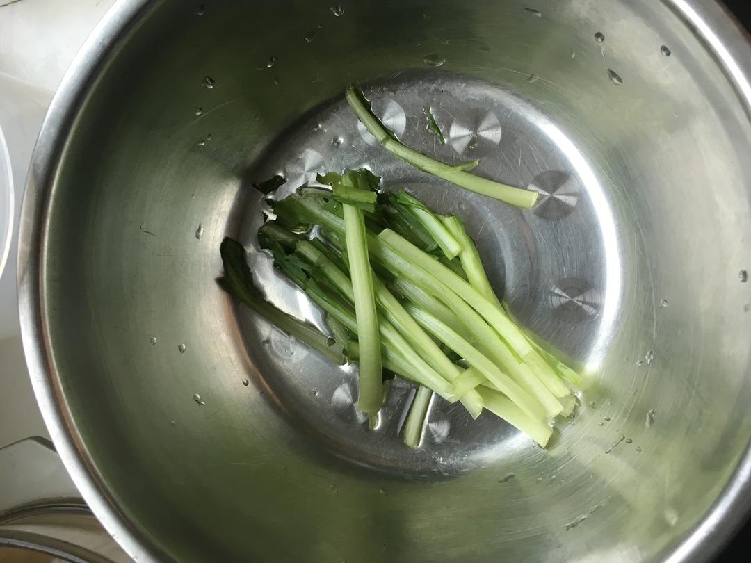 宝宝辅食之小白菜鸡蛋黄泥