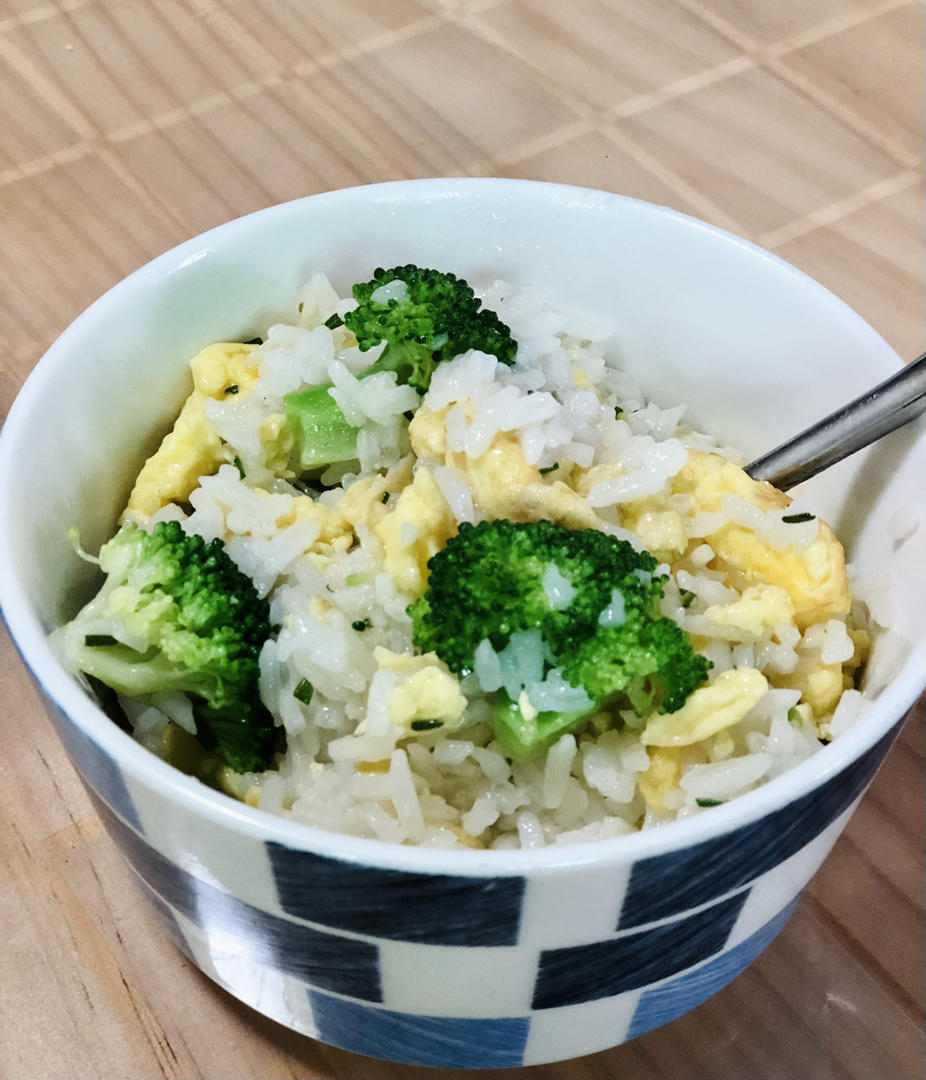 鸡蛋火腿肠炒饭