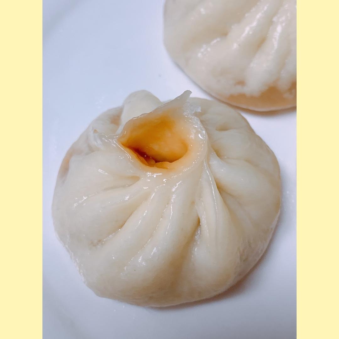 松软多汁的肉包子