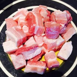 红烧肉---好吃的带辣味的红烧肉的做法 步骤1