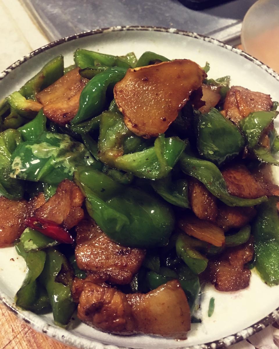家常青椒干煸五花肉
