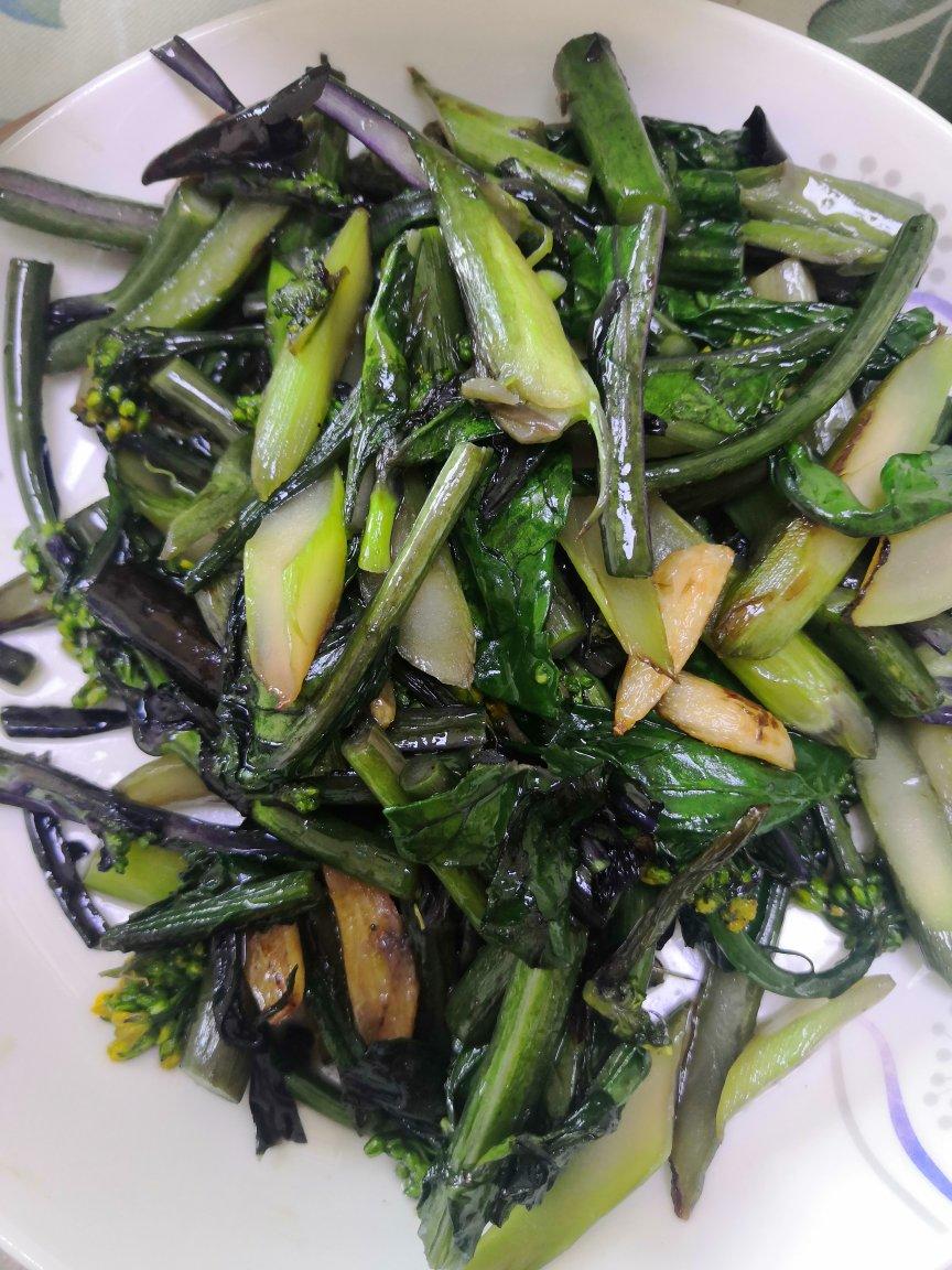 炝炒红菜薹