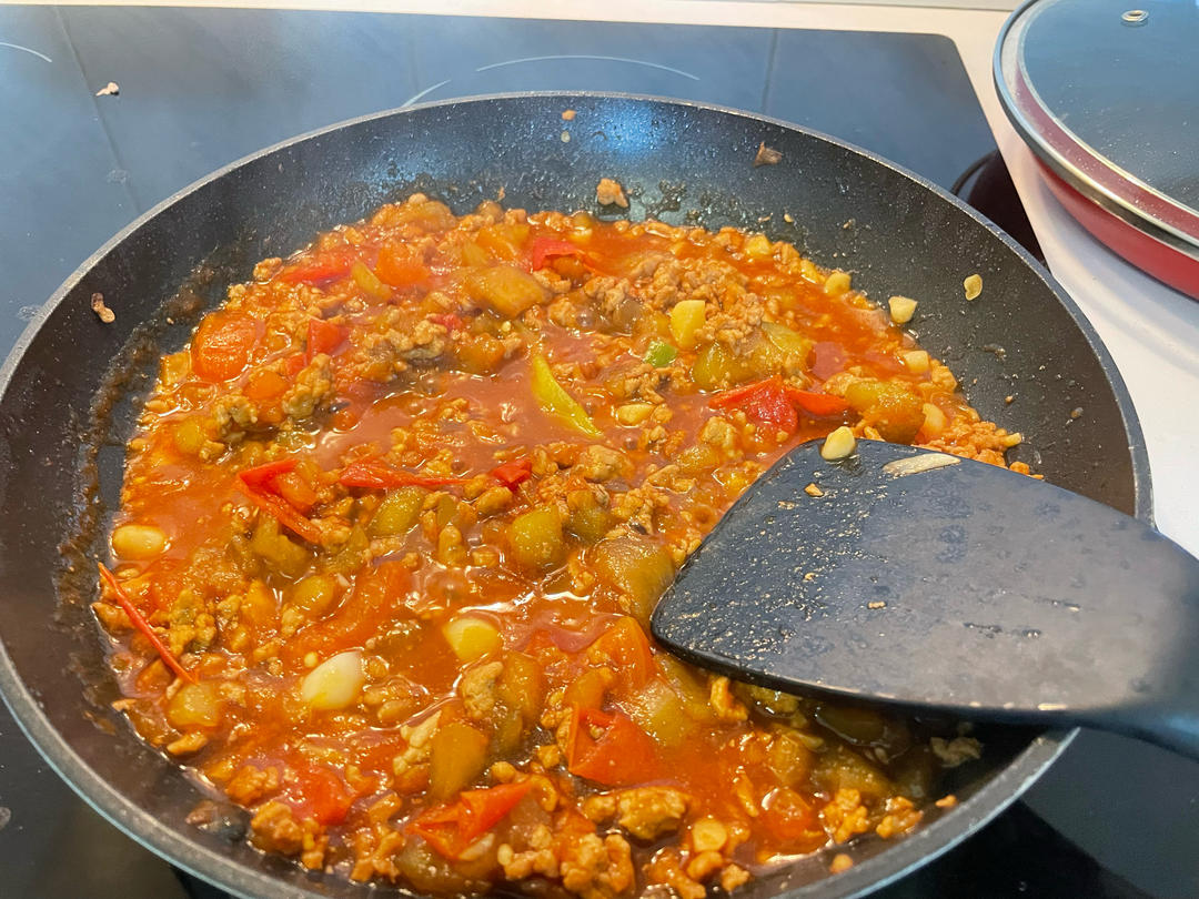 西红柿茄子肉丁打卤面