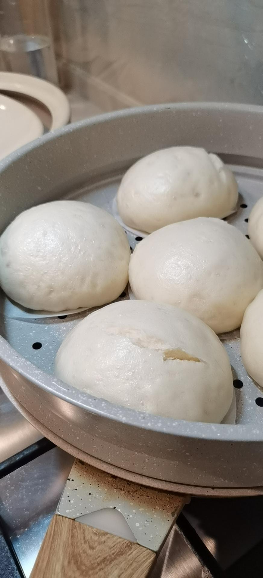 酒酿馒头（蓬松多孔，结构似蜂巢）